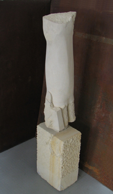 "Arm A-SF 97", 1997, Baumberger Sandstein, 80 x 24 x 18 cm voré