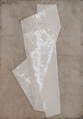 Schweben Nr. 4, 2024, Beton geölt, 100 x 70 cm