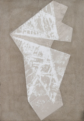 Schweben Nr. 3, 2024, Beton geölt, 100 x 70 cm
