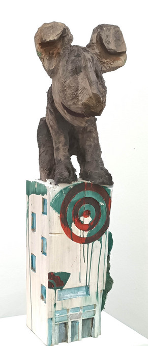 target 2, 2023, Holz bemalt, 50 x 25 x 25 cm