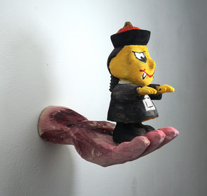 handHonbrock, 2024, Holz bemalt, 20 x 25 x 10 cm