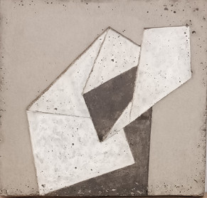 Wirklichkeitsfältchen Nr. 19, 2024, Beton lasiert, 25 x 25 cm